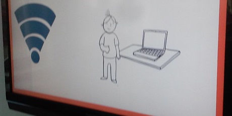 Powiększ grafikę: grafika przedstawiająca człowieka, komputer  i symbol sieci wifi