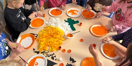 Powiększ grafikę: dyniowe-strachliwe-stworki-i-opowiastki-650798.jpg