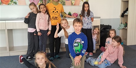 Powiększ grafikę: dyniowe-strachliwe-stworki-i-opowiastki-651284.jpg