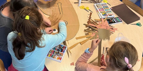 Powiększ grafikę: dzien-jeza-655033.jpg