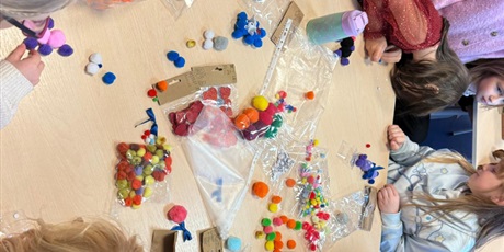 Powiększ grafikę: dzien-misia-w-swietlicy-658529.jpg