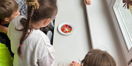 Powiększ grafikę: eksperymenty-i-doswiadczenia-w-swietlicy-650776.jpg