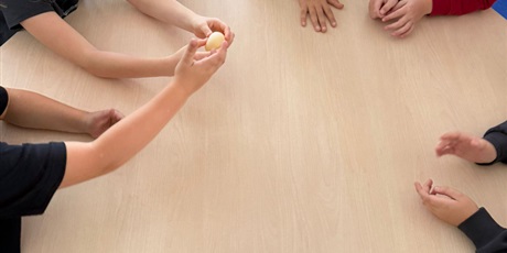 Powiększ grafikę: eksperymenty-i-doswiadczenia-w-swietlicy-650788.jpg