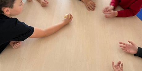 Powiększ grafikę: eksperymenty-i-doswiadczenia-w-swietlicy-650790.jpg