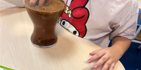 Powiększ grafikę: eksperymenty-i-doswiadczenia-w-swietlicy-654994.jpg