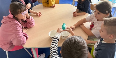 Powiększ grafikę: eksperymenty-i-doswiadczenia-w-swietlicy-656955.jpg