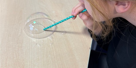 Powiększ grafikę: eksperymenty-i-doswiadczenia-w-swietlicy-658531.jpg