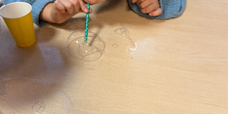 Powiększ grafikę: eksperymenty-i-doswiadczenia-w-swietlicy-658532.jpg