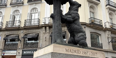 Powiększ grafikę: zdjęcie  pominku w Madrycie