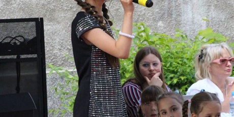 Powiększ grafikę: fotorelacja-ze-swieta-szkoly-i-festynu-624114.jpg