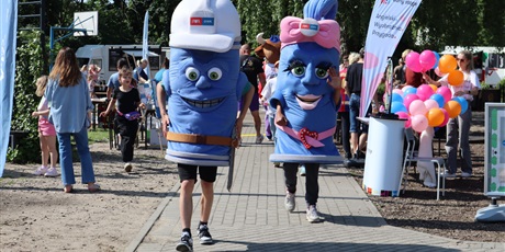 Powiększ grafikę: fotorelacja-ze-swieta-szkoly-i-festynu-624147.jpg