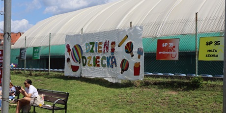 Powiększ grafikę: fotorelacja-ze-swieta-szkoly-i-festynu-624155.jpg