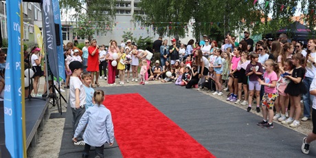Powiększ grafikę: fotorelacja-ze-swieta-szkoly-i-festynu-624163.jpg