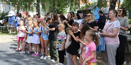 Powiększ grafikę: fotorelacja-ze-swieta-szkoly-i-festynu-624194.jpg