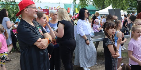 Powiększ grafikę: fotorelacja-ze-swieta-szkoly-i-festynu-624199.jpg