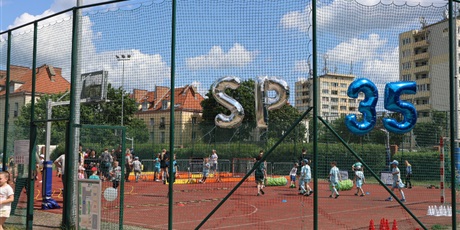 Powiększ grafikę: fotorelacja-ze-swieta-szkoly-i-festynu-624218.jpg