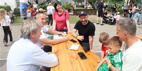 Powiększ grafikę: fotorelacja-ze-swieta-szkoly-i-festynu-624226.jpg