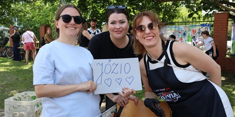 Powiększ grafikę: fotorelacja-ze-swieta-szkoly-i-festynu-624250.jpg