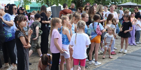 Powiększ grafikę: fotorelacja-ze-swieta-szkoly-i-festynu-624251.jpg