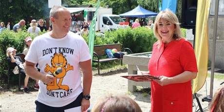 Powiększ grafikę: fotorelacja-ze-swieta-szkoly-i-festynu-624252.jpg