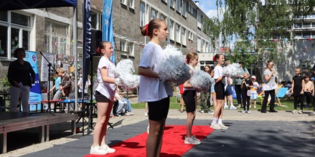 Powiększ grafikę: fotorelacja-ze-swieta-szkoly-i-festynu-624253.jpg