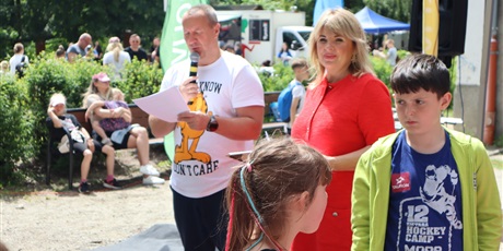 Powiększ grafikę: fotorelacja-ze-swieta-szkoly-i-festynu-624261.jpg