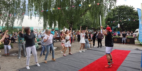 Powiększ grafikę: fotorelacja-ze-swieta-szkoly-i-festynu-624265.jpg