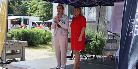 Powiększ grafikę: fotorelacja-ze-swieta-szkoly-i-festynu-624278.jpg