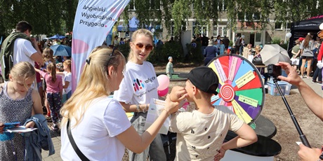 Powiększ grafikę: fotorelacja-ze-swieta-szkoly-i-festynu-624282.jpg