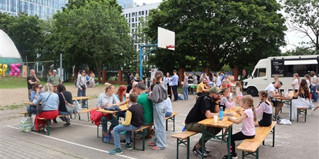 Powiększ grafikę: fotorelacja-ze-swieta-szkoly-i-festynu-624285.jpg