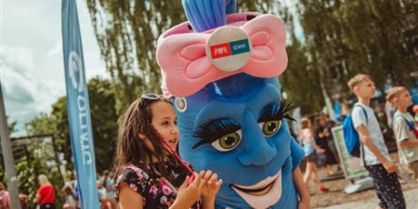 Powiększ grafikę: fotorelacja-ze-swieta-szkoly-i-festynu-624306.jpg