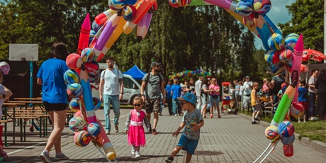 Powiększ grafikę: fotorelacja-ze-swieta-szkoly-i-festynu-624314.jpg