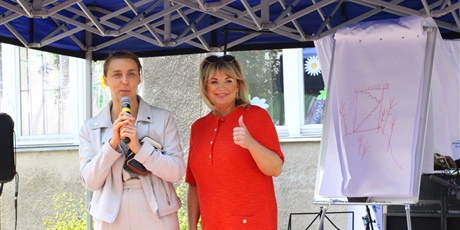 Powiększ grafikę: fotorelacja-ze-swieta-szkoly-i-festynu-624323.jpg