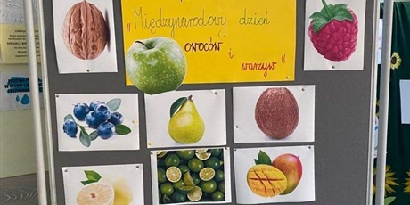 Powiększ grafikę: Pokaz plakatów przygotowanych na Międzynarodowy dzień owoców i warzyw