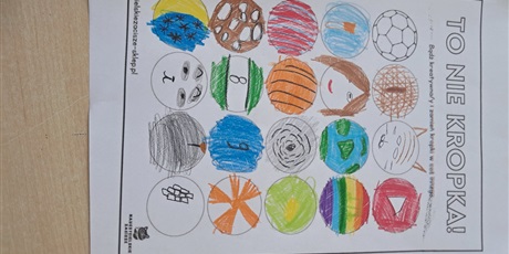 Powiększ grafikę: kropki-kropeczki-wszyscy-mamy-wyobraznie-711564.jpg