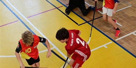 Powiększ grafikę: mecz unihokeja z udziałem naszych uczniów