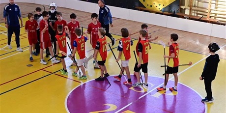 Powiększ grafikę: mecz unihokeja z udziałem naszych uczniów