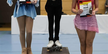 Powiększ grafikę: nowa-dyscyplina-w-naszej-szkole-lyzwiarstwo-figurowe-na-rolkach-676627.jpg