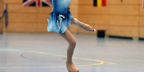 Powiększ grafikę: nowa-dyscyplina-w-naszej-szkole-lyzwiarstwo-figurowe-na-rolkach-676629.jpg