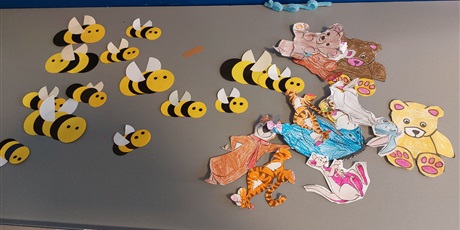 Powiększ grafikę: Pszczółki i misie przygotowane przez dzieci.