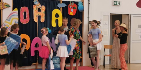 Powiększ grafikę: szkolny-konkurs-aloha-dance-616143.jpg