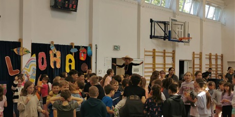 Powiększ grafikę: szkolny-konkurs-aloha-dance-616144.jpg