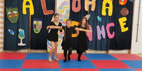 Powiększ grafikę: szkolny-konkurs-aloha-dance-616146.jpg
