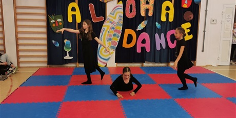 Powiększ grafikę: szkolny-konkurs-aloha-dance-616149.jpg