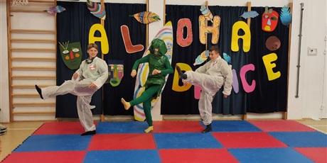 Powiększ grafikę: szkolny-konkurs-aloha-dance-616150.jpg