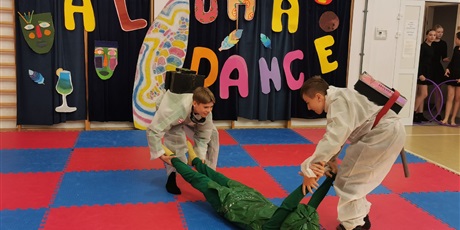 Powiększ grafikę: szkolny-konkurs-aloha-dance-616151.jpg