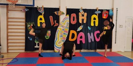 Powiększ grafikę: szkolny-konkurs-aloha-dance-616153.jpg