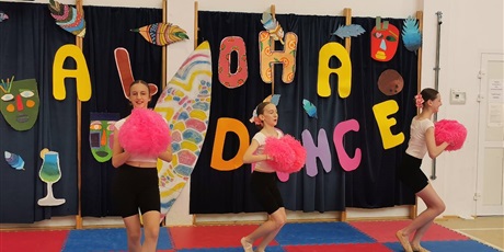 Powiększ grafikę: szkolny-konkurs-aloha-dance-616155.jpg