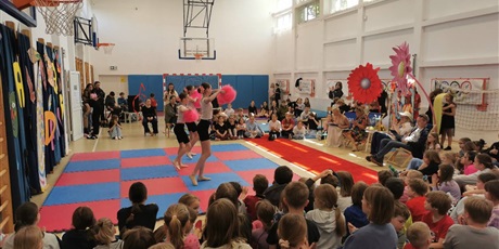 Powiększ grafikę: szkolny-konkurs-aloha-dance-616156.jpg
