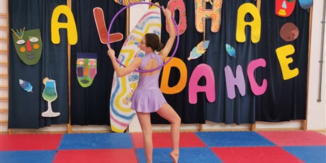 Powiększ grafikę: szkolny-konkurs-aloha-dance-616159.jpg